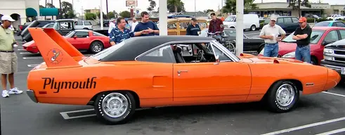 Plymouth_Road_Runner_Superbird.webp