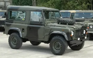 Land-Rover-Wolf.webp