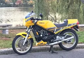 Yamaha-RZ350-Kenny-Roberts-Left-Side-2.webp